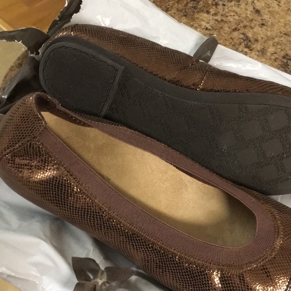 Shoes - Picture 3 of 4